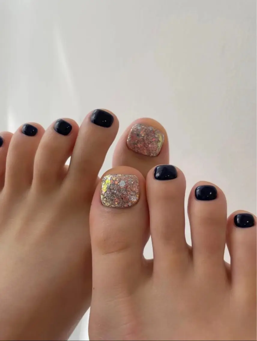 ネイル オーロラネイル 長さ出し フットネイル 韓国ネイル ラメ(グリッター) フットネイル 👍thumbs up nail👍のネイルデザイン