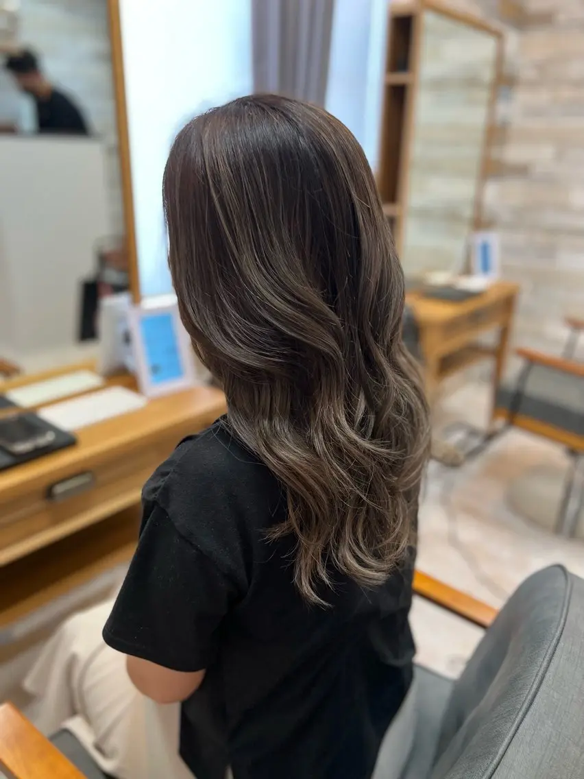 セミロング ハイライト レイヤーカット カット ヘアカラー 竹原 徹のヘアスタイル