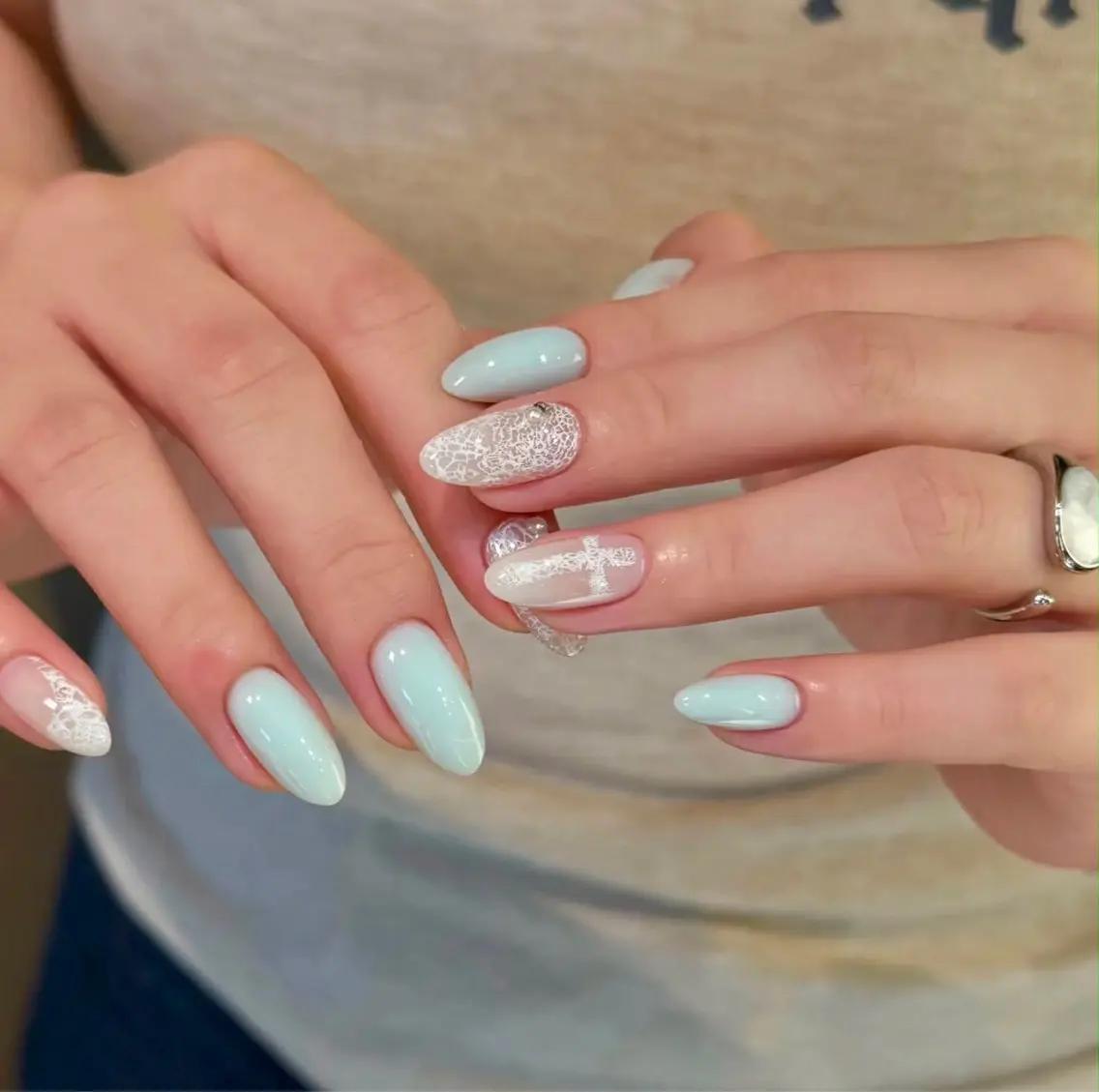 ネイル ガーリー キラキラネイル 韓国ネイル ロングネイル シンプルネイル ハンドネイル Genie Mika Nailsのネイルデザイン