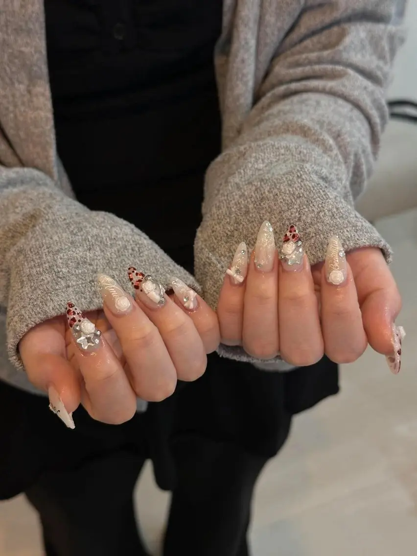 ネイル チークネイル ドット フットネイル フレンチネイル グラデーション ハンドネイル ハンドケア Nihonthy Nail 新宿のネイルデザイン