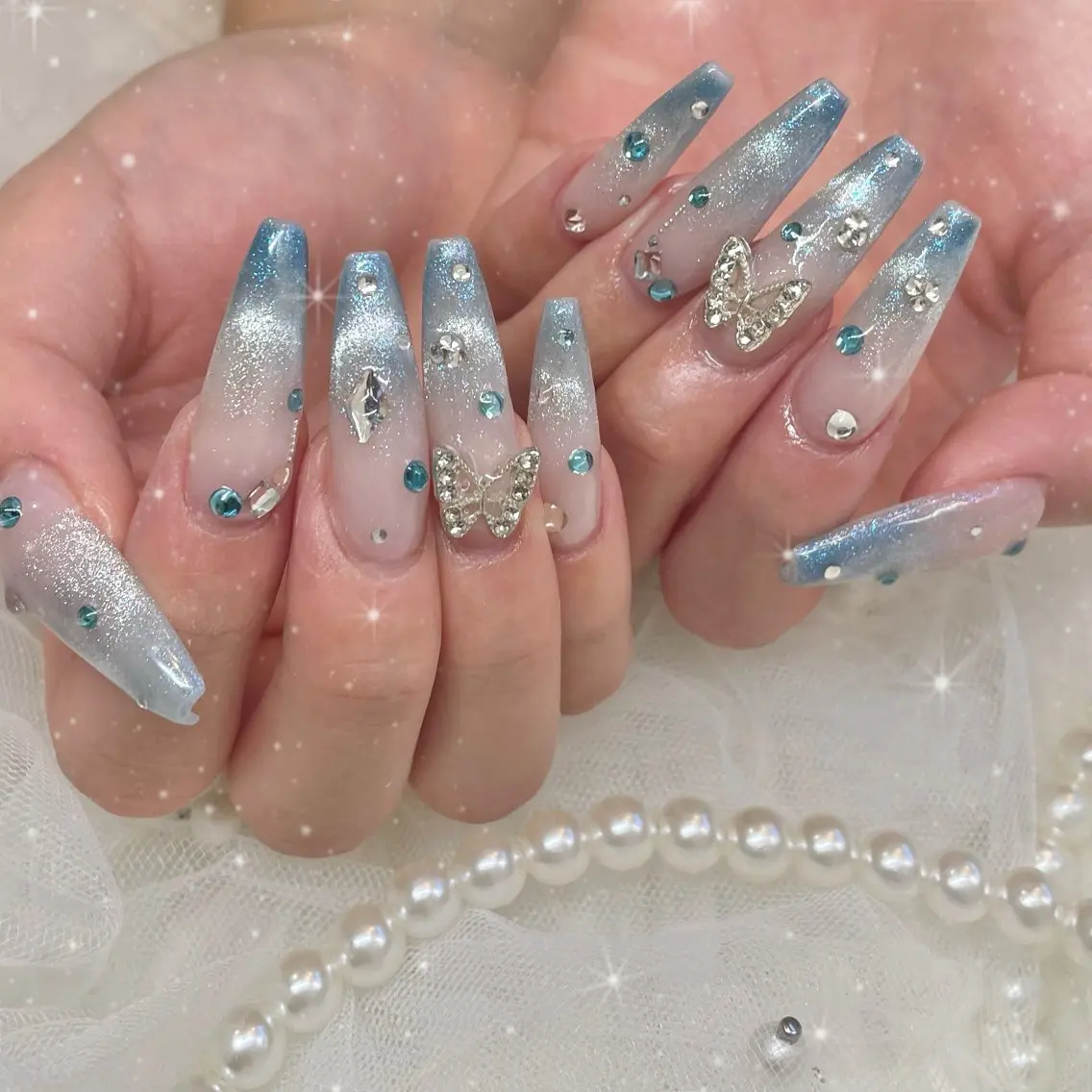 ネイル フレンチネイル マグネットネイル マグネットフレンチ ハンドネイル Blue daisy RIN🎀のネイルデザイン