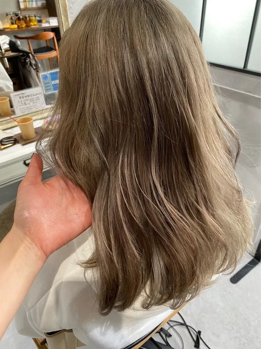 ロング カラー 透明感カラー シルバー 石井 大空のヘアスタイル
