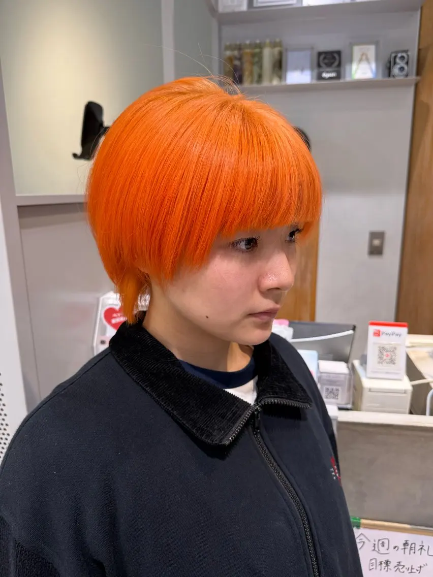 ショート カラー ブリーチ 透明感カラー オレンジ ヘアカラー 辻岡 悠稀のヘアスタイル