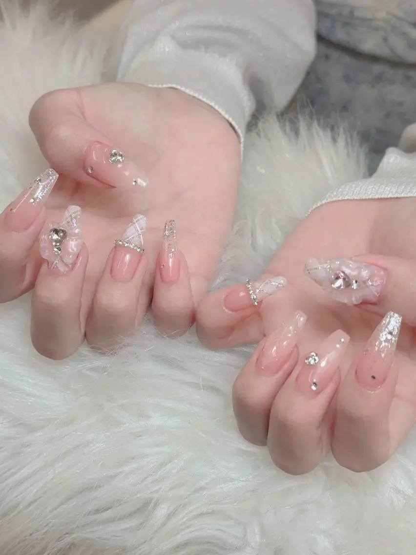 ネイル アートネイル オーロラネイル チークネイル 長さ出し フットネイル ハンドネイル ハンドケア Anh Nail 歌舞伎町のネイルデザイン