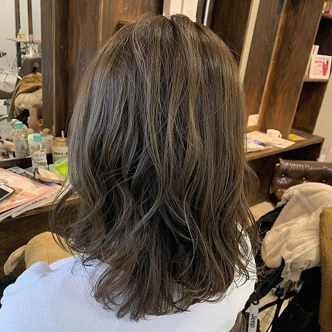 ミディアム カラー アッシュ アッシュグレー グレージュ LoRE hair 四条河原町 西尾友里のヘアスタイル