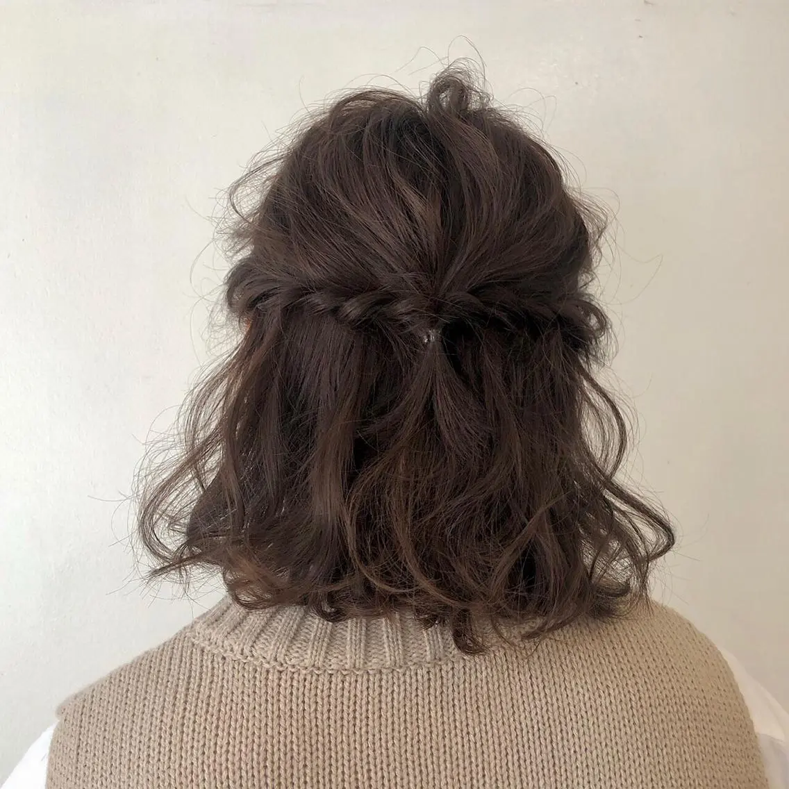 ショート カラー ヘアアレンジ ハーフアップ ボブ 学生 h a k u 大倉 卓人のヘアスタイル