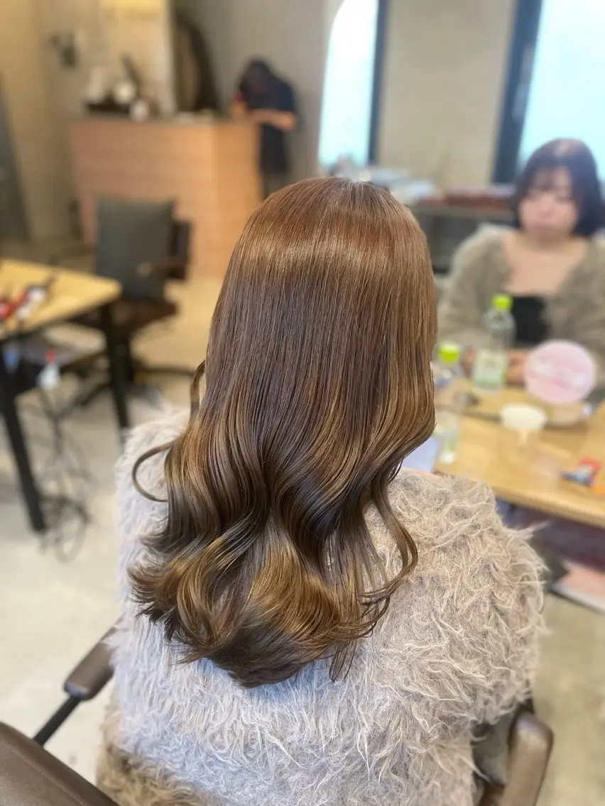 セミロング カラー ベージュカラー 透明感カラー 髪質改善 カット ヘアカラー トリートメント イヌマル アユ / Fier umedaのヘアスタイル