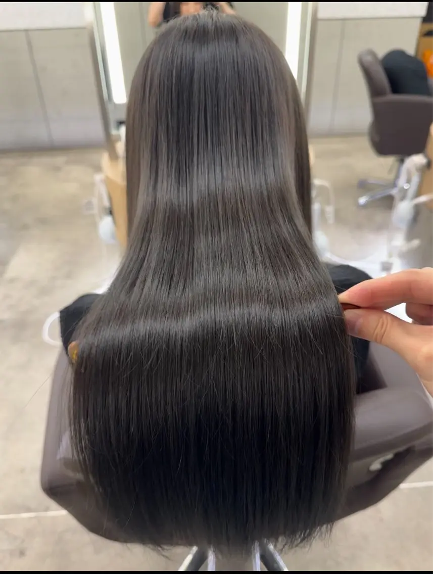 セミロング 髪質改善 酸性ストレート クワハタ ショウタのヘアスタイル