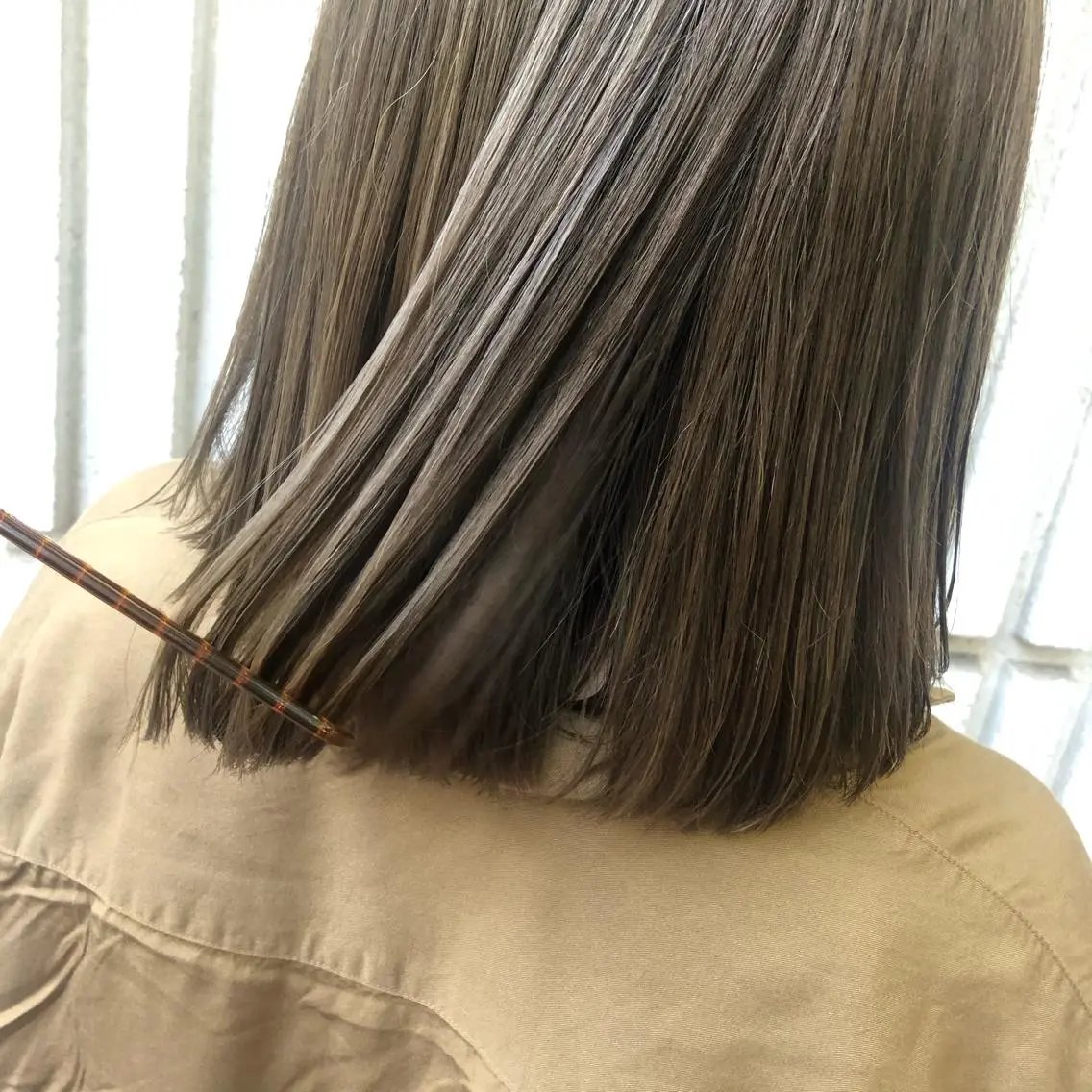ミディアム カラー ベージュカラー オリーブベージュ 渋谷 留菜のヘアスタイル