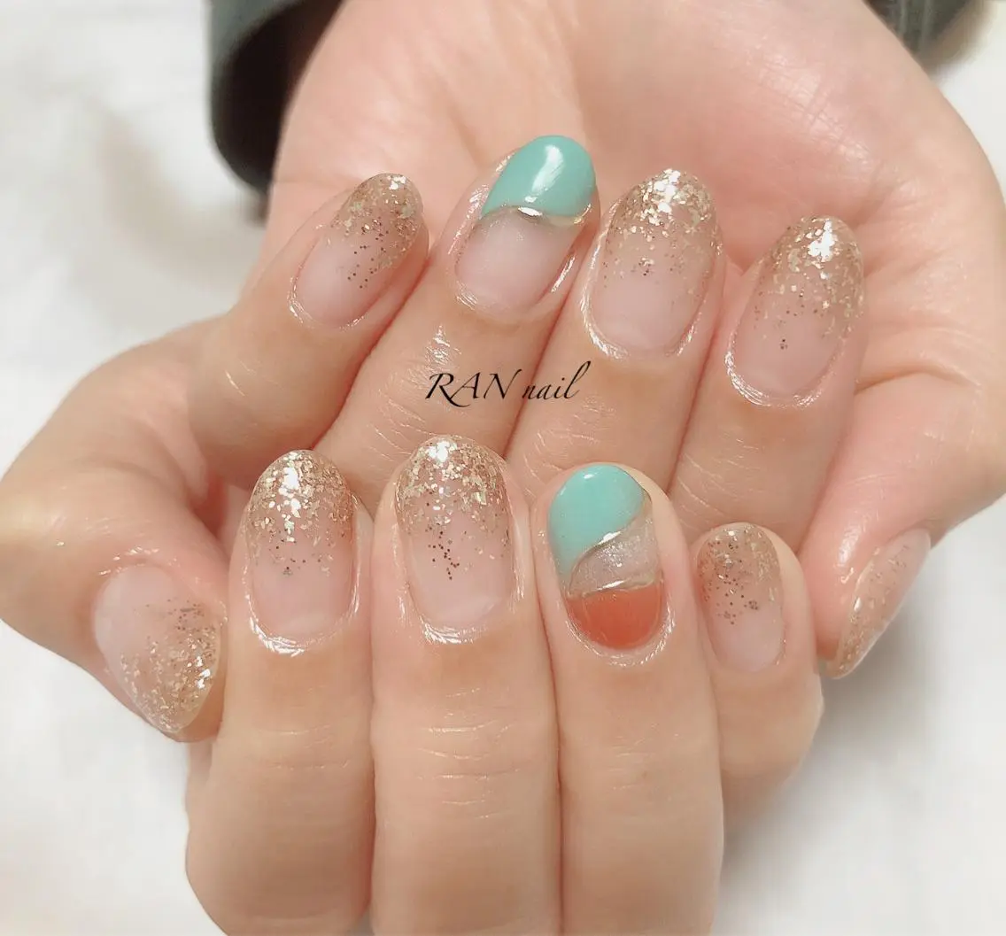 ネイル ブルー キラキラネイル ミラーネイル オフィスネイル 春ネイル ハンドネイル フットネイル RAN nailのネイルデザイン