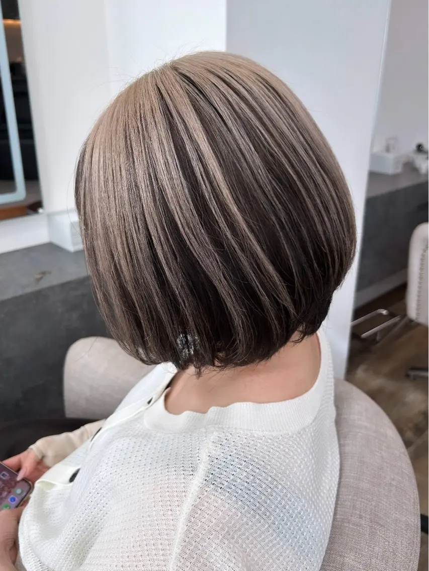 ショート カラー ヘアカラー トリートメント Ayame / ハイトーンカラーのヘアスタイル