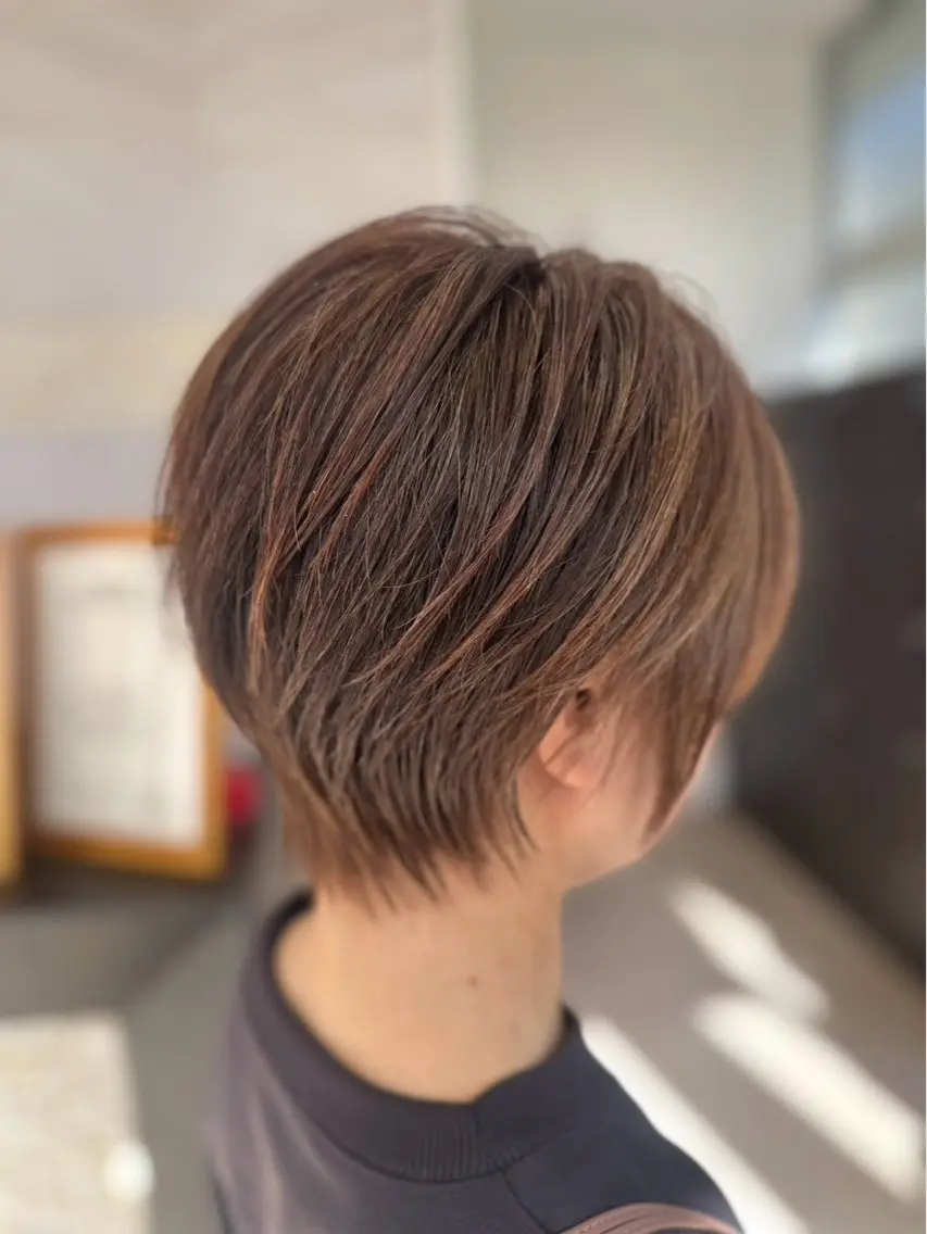 ショート ハイライト 髪質改善 レイヤーカット ショートヘア 縮毛矯正 ヘアカラー SUGAMI ✴︎ Hikariのヘアスタイル