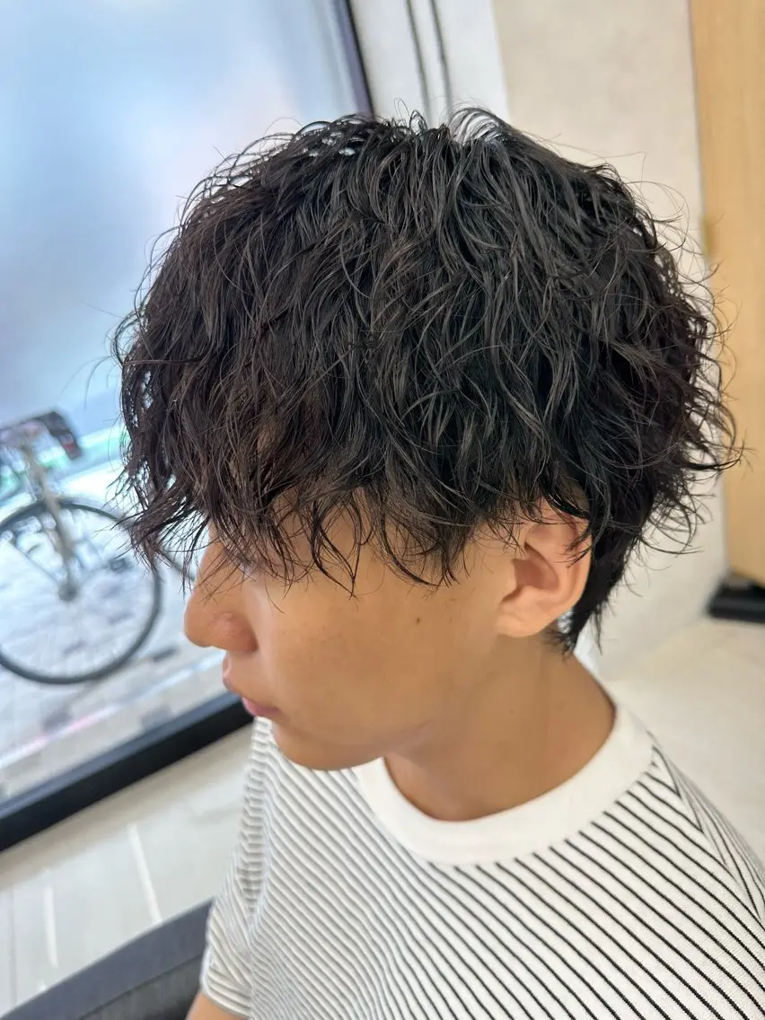 ミディアム パーマ メンズ ミディアムパーマ メンズパーマ ツイストスパイラルパーマ 波巻きパーマ スパイラルパーマ 💈メンズ特化 美容師サキ💈のヘアスタイル