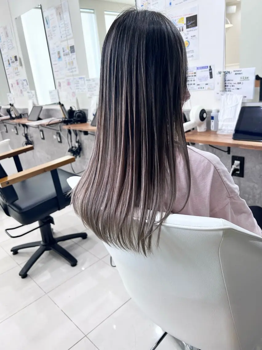 ロング カラー バレイヤージュ レイヤーカット ヘアカラー トリートメント VIRAL ヴァイラルのヘアスタイル