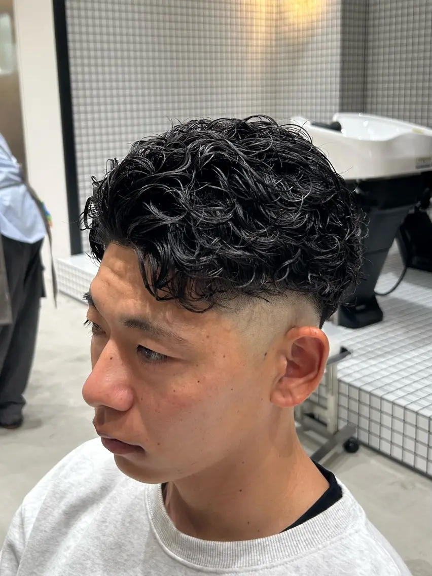 パーマ メンズ フェードカット メンズパーマ スキンフェード 🐲ツイスパ🐲 フェード/龍のヘアスタイル