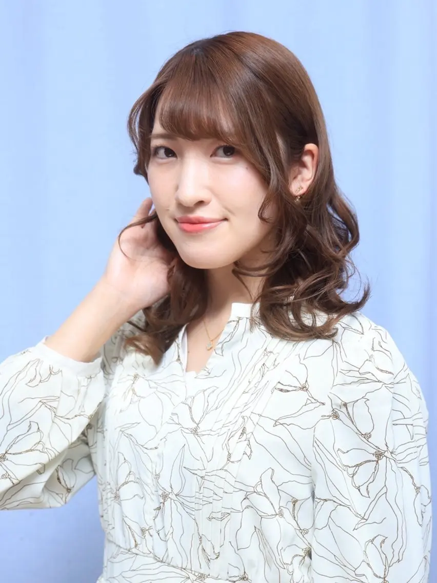 ミディアム カラー パーマ レイヤーカット 似合わせカット 小顔カット Y Kaoriのヘアスタイル