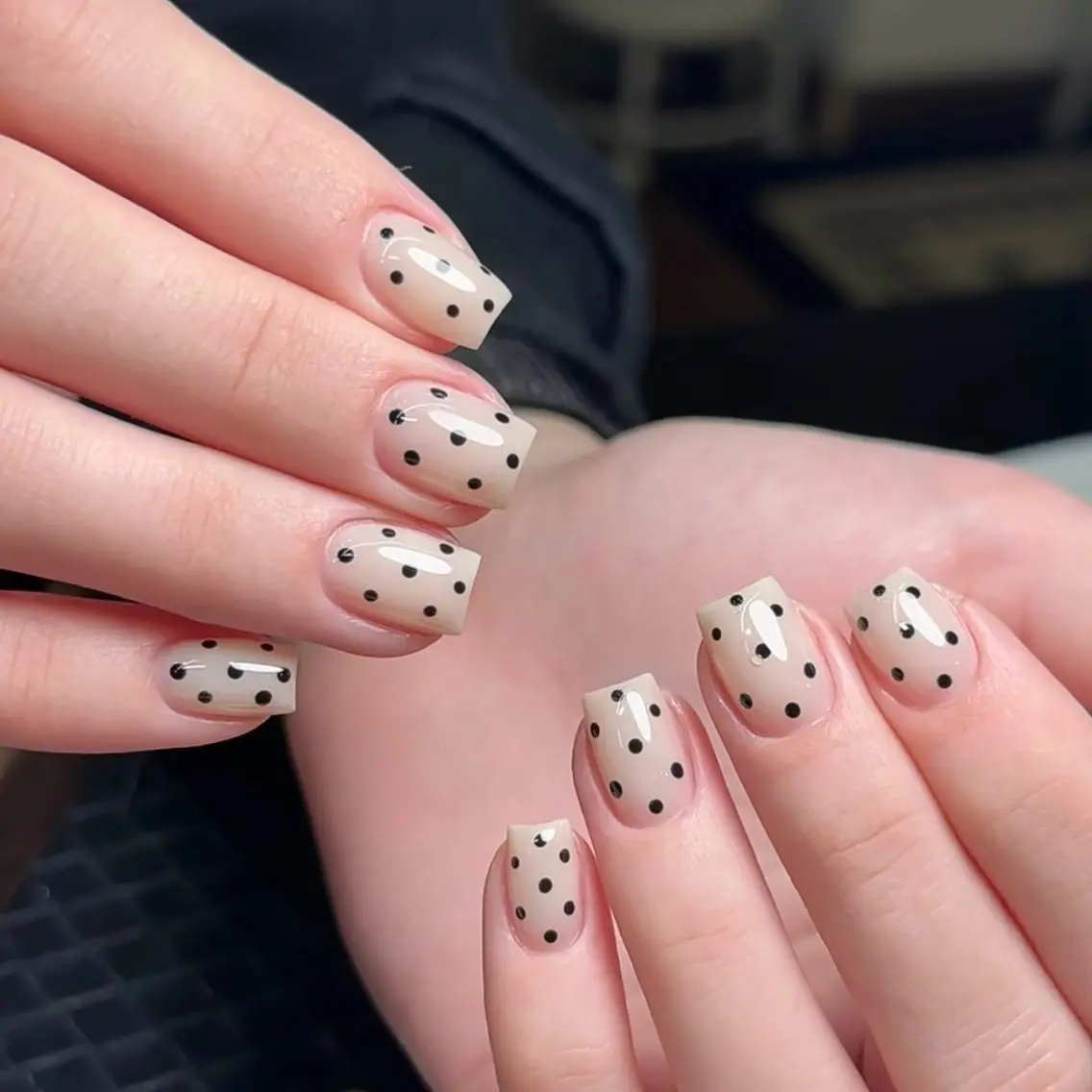 ネイル ドット シンプルネイル ハンドネイル Tongtong Nail Salonのネイルデザイン