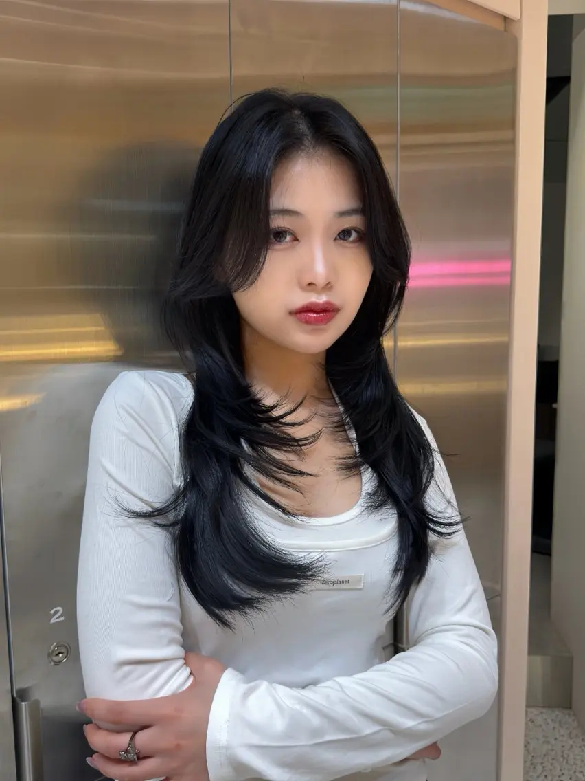 ロング カラー 黒髪 ブルーカラー ブルーブラック ハッシュカット カット ヘアカラー トリートメント 韓国ヘア/巻ける 縮毛矯正/リョウヤのヘアスタイル