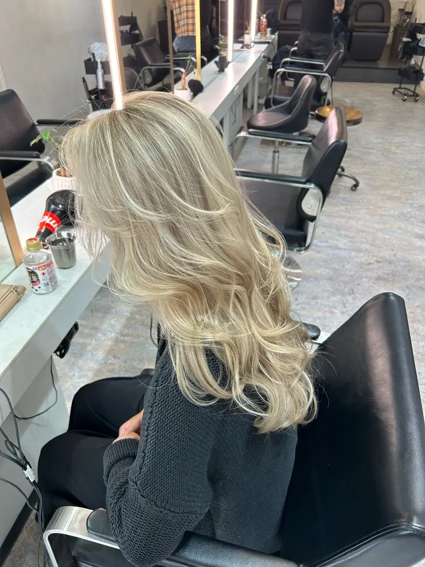 ロング カラー ハイライトカラー ハイライト ヘアカラー レイヤーカット BLend 渋谷のヘアスタイル