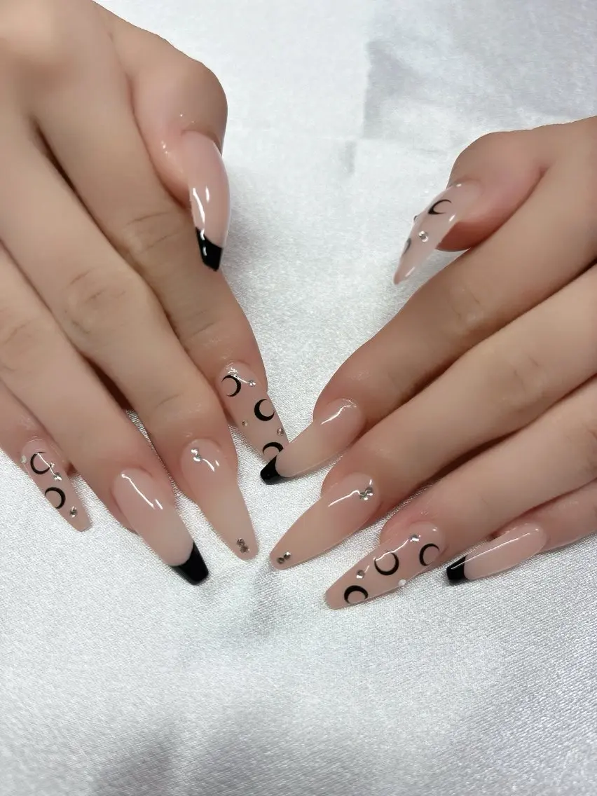 オフあり10本長さだしシンプルアート🤍の写真