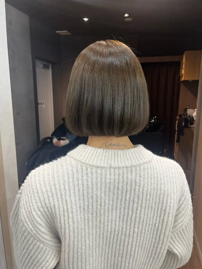 ショート カラー 🪽髪質改善縮毛矯正 🤍MIU🤍のヘアスタイル