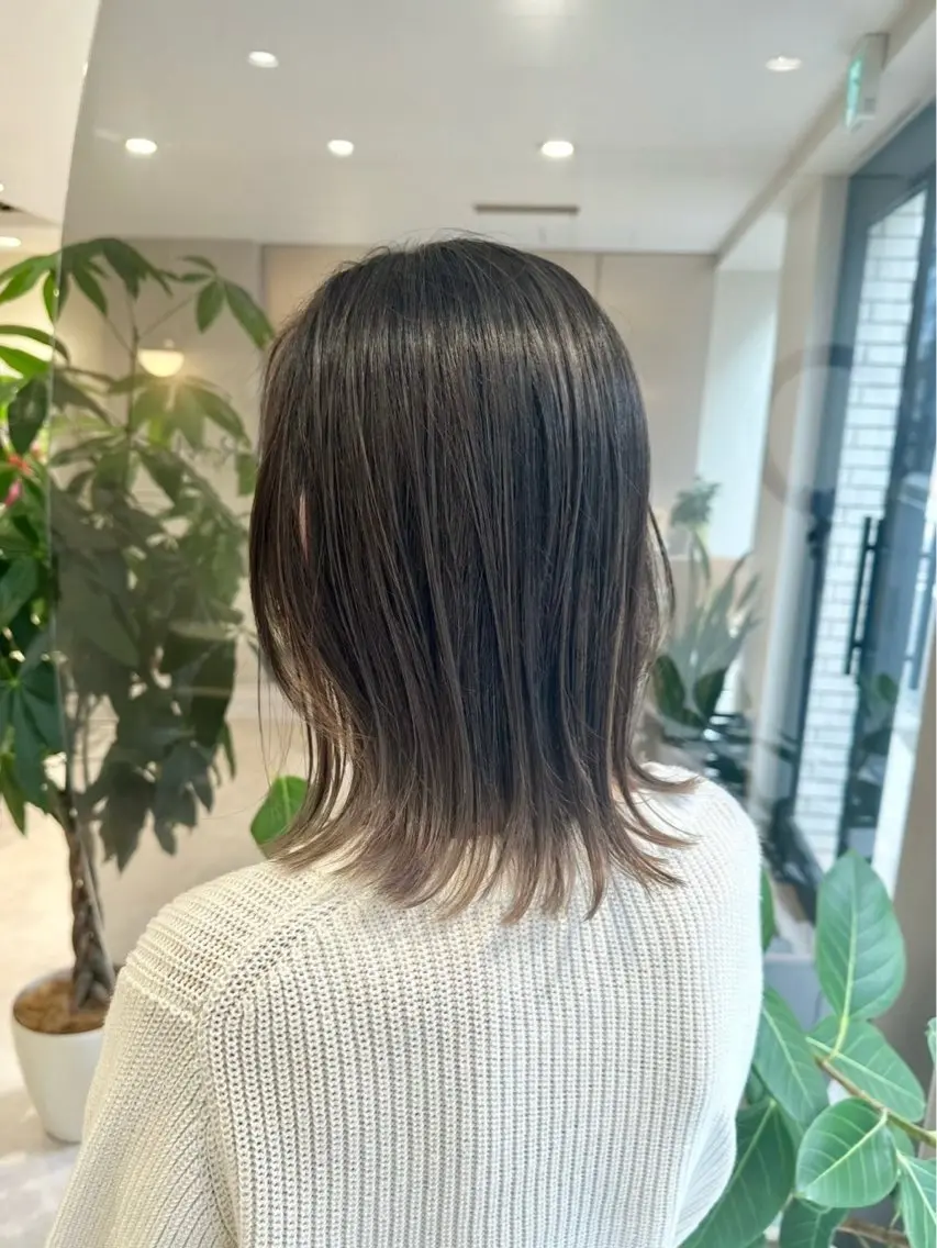 ショート カラー ベージュカラー ボブ 外ハネヘア カット ヘアカラー 透明感カラー🌿 グレージュ🐺陽介のヘアスタイル