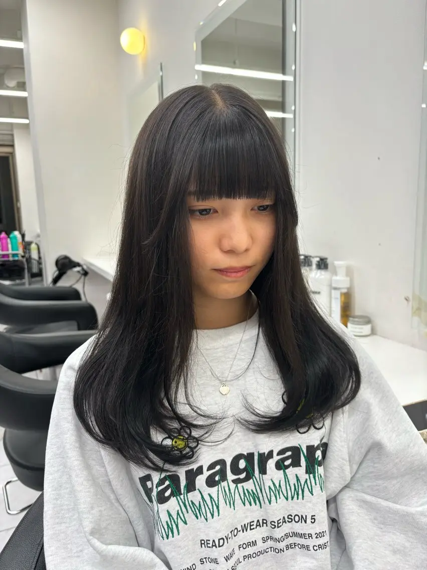 ロング 抜け感レイヤー︴ ニュアンスカラーのヘアスタイル