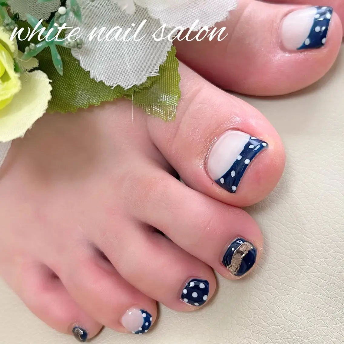 ネイル ラメ(グリッター) フットネイル white nail salonのネイルデザイン