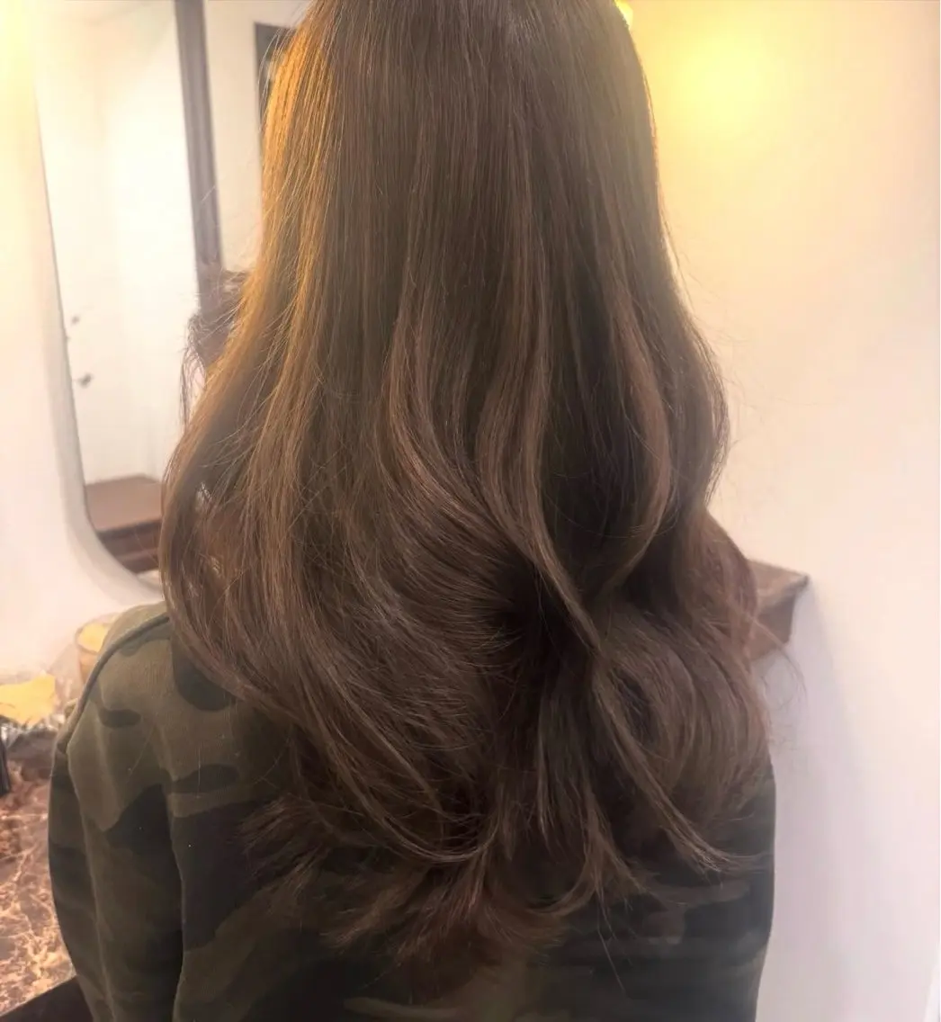ロング カラー ベージュカラー オリーブベージュ Ako  カット・ 縮毛矯正モデル募集のヘアスタイル