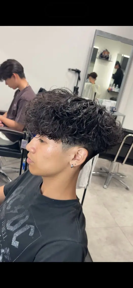 パーマ メンズ メンズパーマ 波巻きパーマ カット パーマ eraアメ村店 ヒイロのヘアスタイル