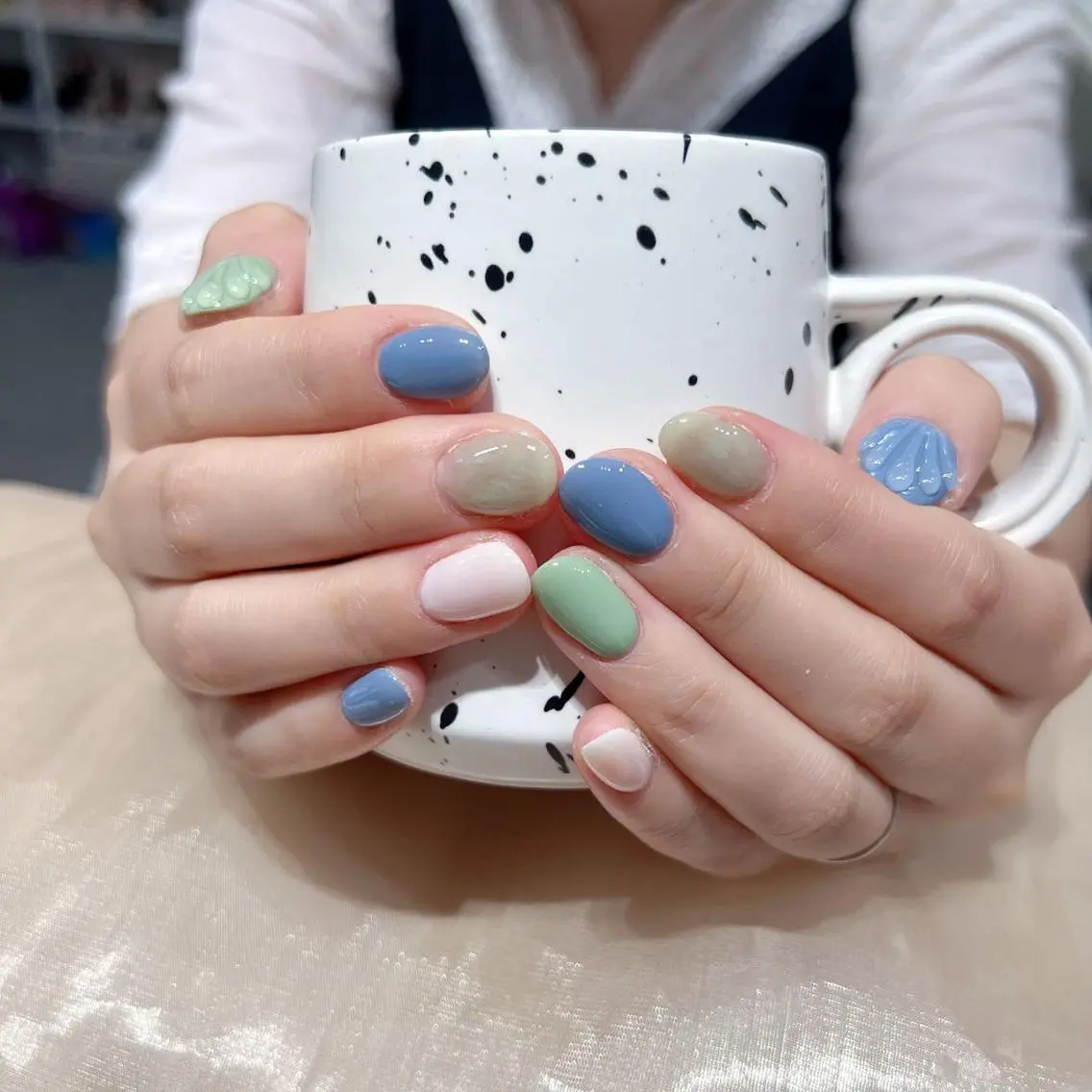 ネイル シンプルネイル Queen‘s なんのネイルデザイン