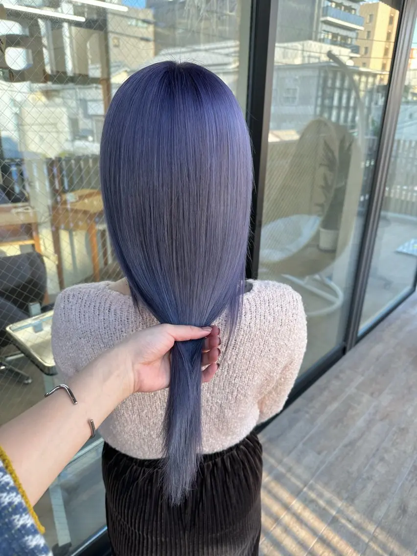 ロング カラー ブリーチ ブルーカラー ブルーラベンダー ラベンダーカラー シルバー 佃 優音のヘアスタイル