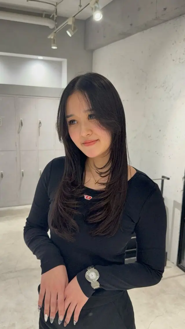 ロング 顔周りカット レイヤーカット カット あんな🦋レイヤー カット/透明感カラーのヘアスタイル