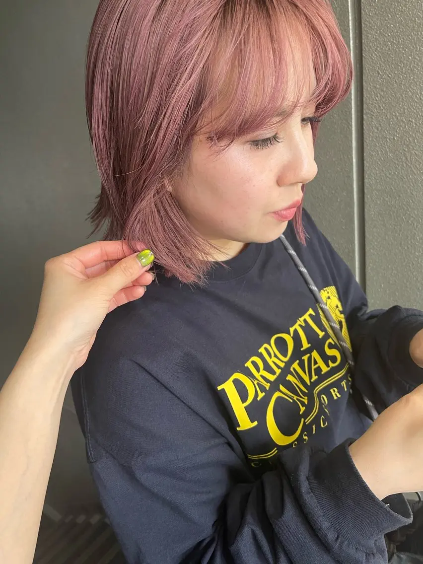 ショート カラー ヘアカラー トリートメント 💓パーマ，💗 レイヤーカットのヘアスタイル