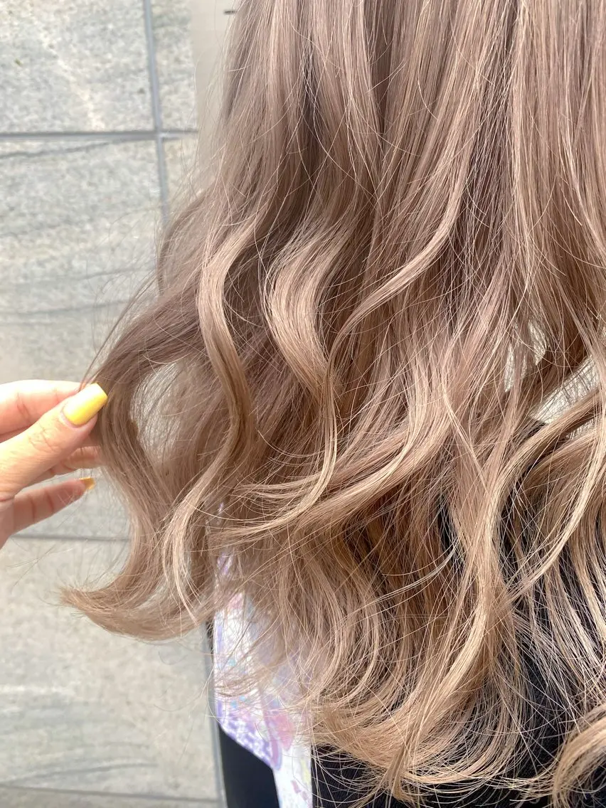 ミディアム カラー ベージュカラー ミルクティーベージュ Chérie Honokaのヘアスタイル