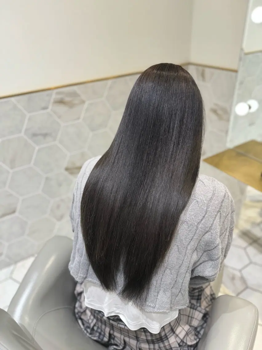 ロング カラー 透明感カラー グレージュ costes 今井芽依のヘアスタイル