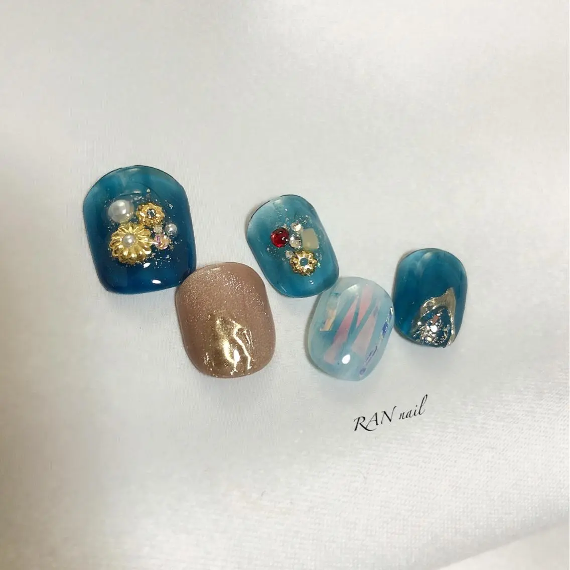 ネイル 成人式 キラキラネイル オフィスネイル 冬ネイル ハンドネイル フットネイル RAN nailのネイルデザイン