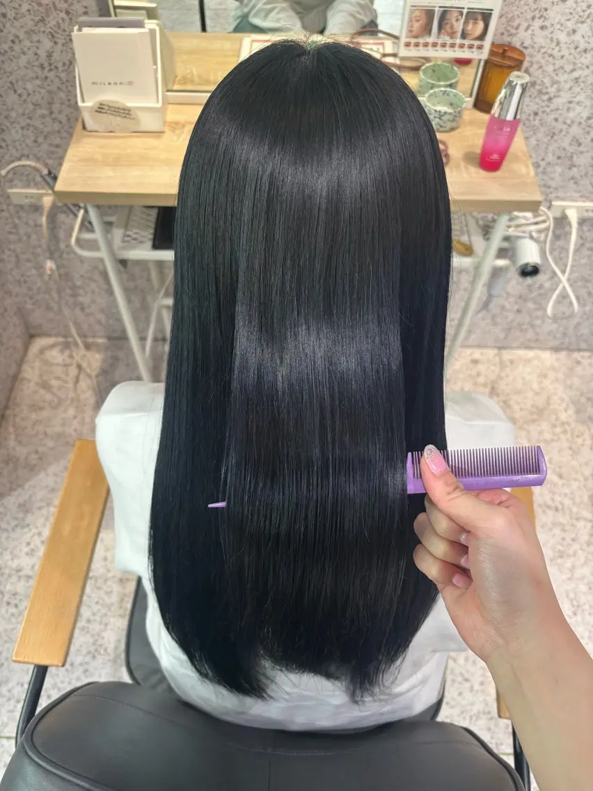 セミロング カラー セミロングパーマ 黒髪 ブリーチ ブルーカラー ブルーブラック ヘアカラー 暖色カラー/ パリジェンヌ💟みくのヘアスタイル