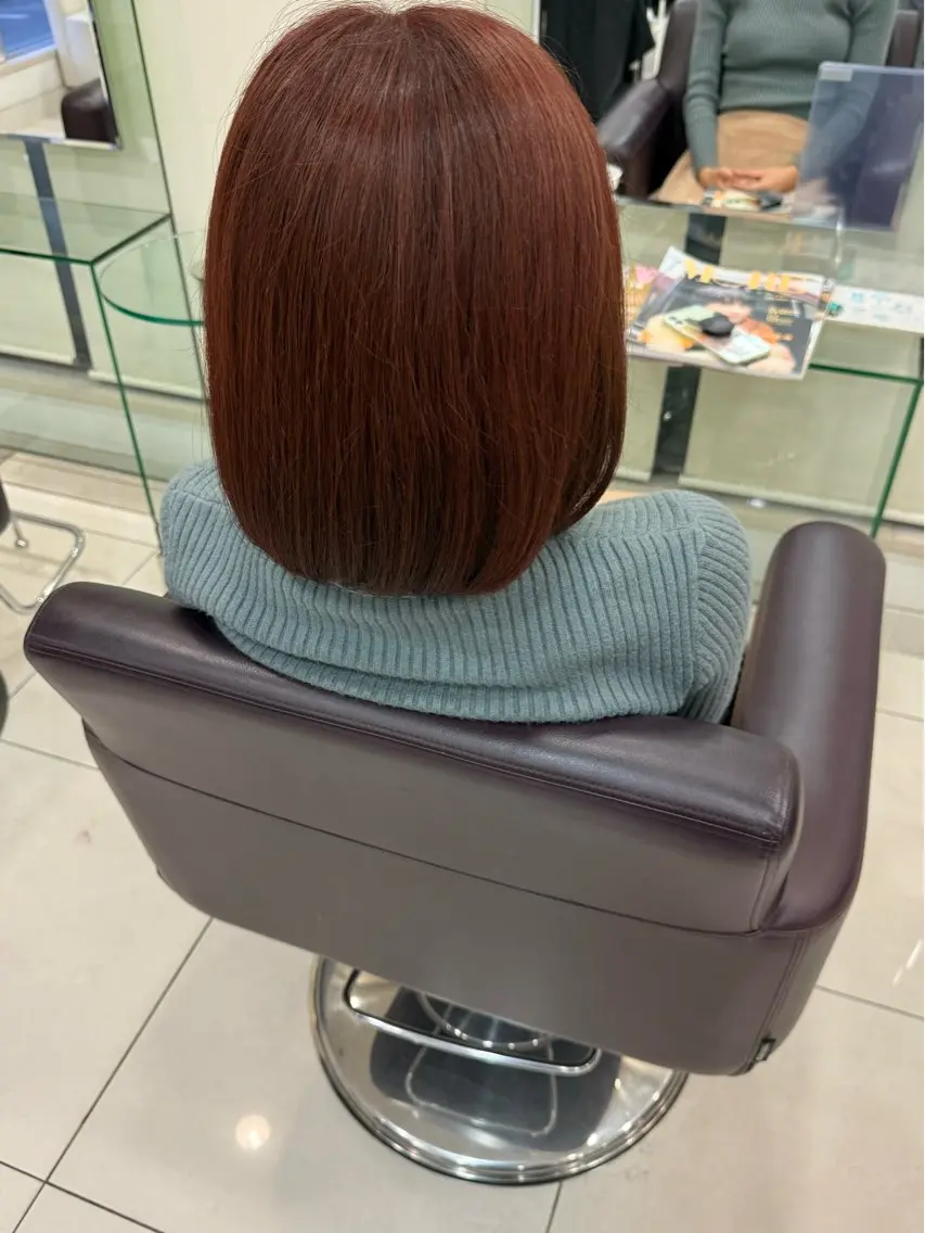 ミディアム カラー ブリーチ ブリーチなしカラー レッドカラー 佐藤 梨夢のヘアスタイル