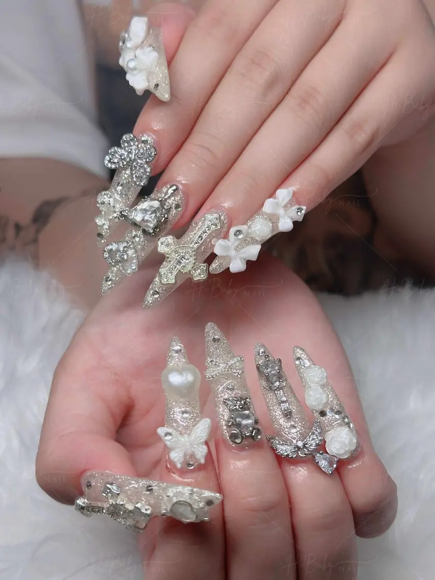 ネイル フレンチネイル ジェルネイル ガラスフレンチ ハロウィン ハート H.baby Nail Salonのネイルデザイン
