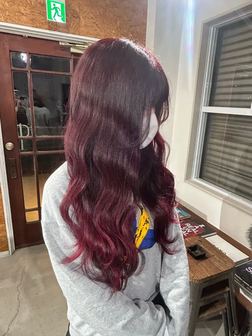 ロング カラー ブリーチ グラデーションカラー レッドカラー 田中 歩奈のヘアスタイル