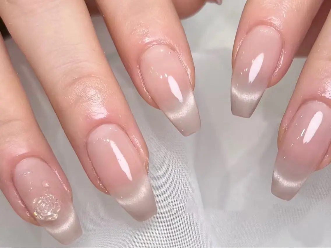 ネイル フレンチネイル キラキラネイル マグネットネイル 夏ネイル ハンドネイル ハンドケア ETE LUNA NAILのネイルデザイン