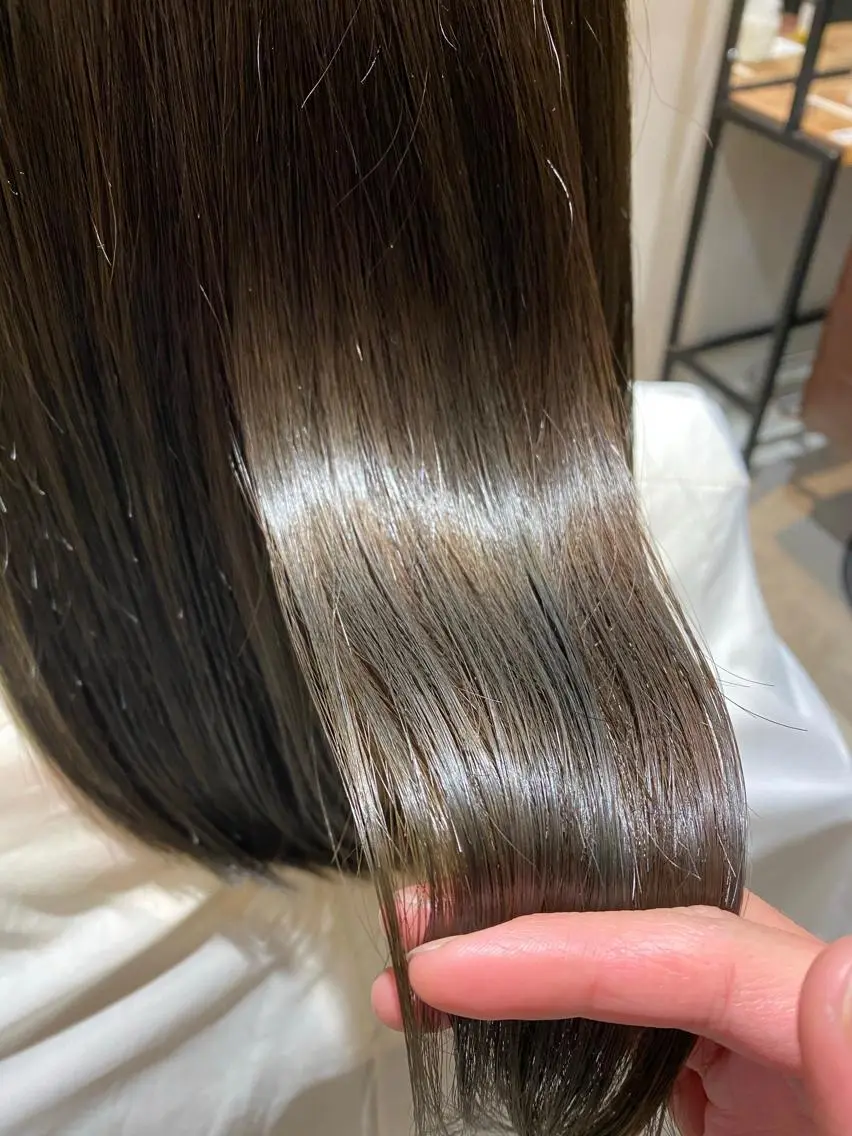 似合わせカット+艶ワンカラー+ダメージレス柔らかストレートの写真