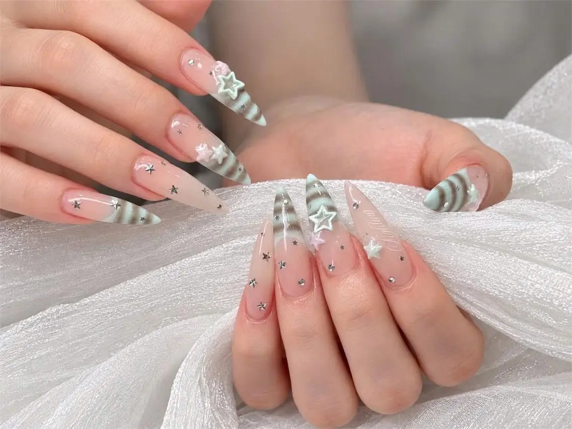 ネイル オーロラネイル ブルー チークネイル 長さ出し フットネイル ハンドネイル NAILS168 池袋西口駅前店のネイルデザイン