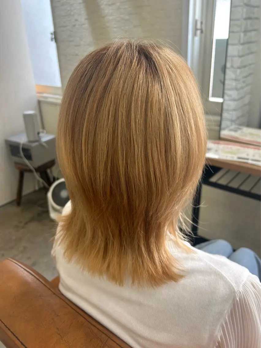 ミディアム レイヤーカット コヤナギ ラムのヘアスタイル