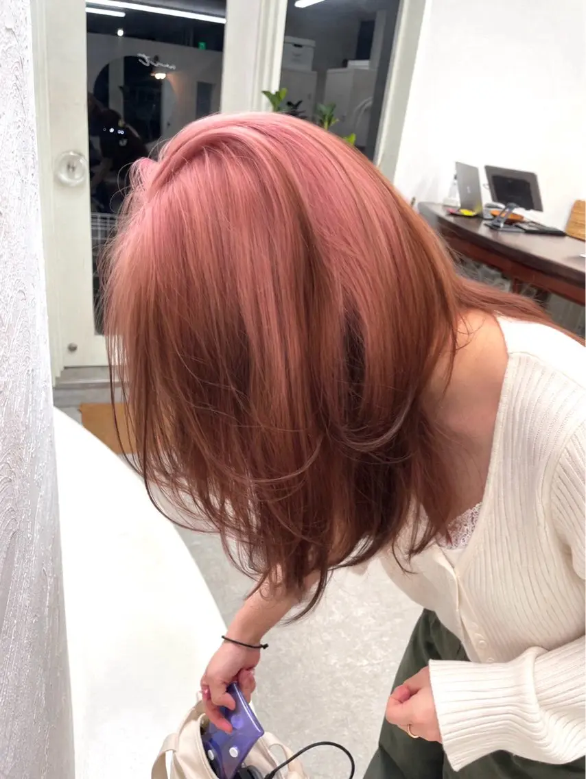 セミロング ヘアカラー mitsuki ブリーチカラーのヘアスタイル