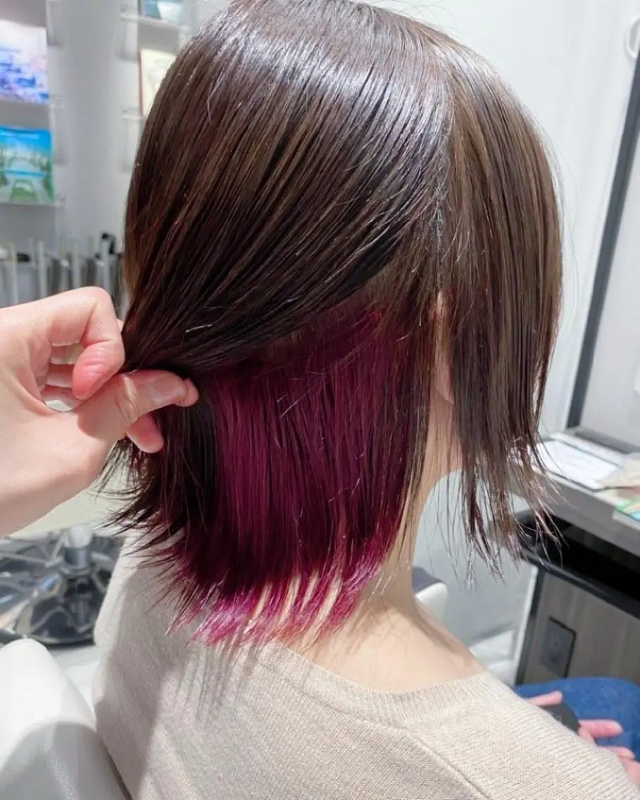 インナーカラー(ブリーチ込み)+塩基性カラー。の写真