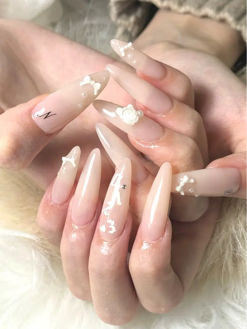 ネイル ハンドネイル ルシイ🎀新宿長さ 出しパーツ専門店のネイルデザイン