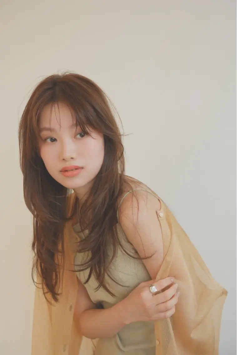 ロング レイヤーカット 山下 凪澄のヘアスタイル