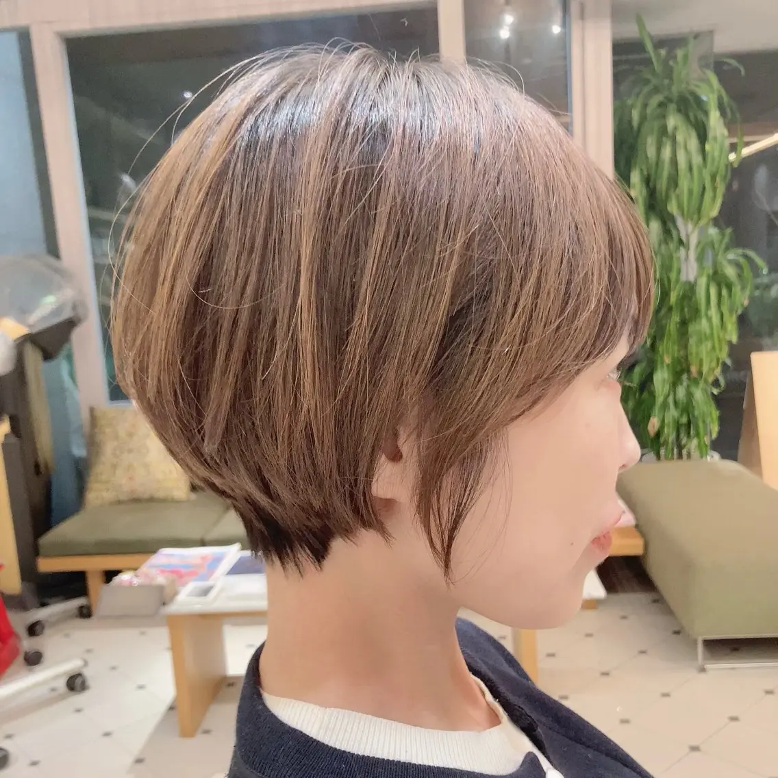 ショート ショートヘア デザインカラー🌼 松原 寿花のヘアスタイル